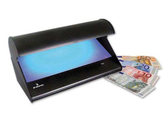 1 Détecteur de faux billets avec alimentation secteur fournie
