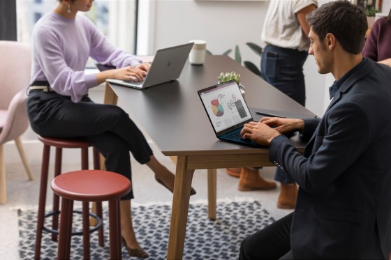 HP EliteBook 840 G11 Intel Core Ultra 7 155U Ordinateur portable 35,6 cm (14") WUXGA 16 Go DDR5-SDRAM 512 Go SSD Wi-Fi 6E (802.11ax) Windows 11 Pro Argent