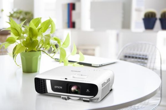 Epson EB-FH52