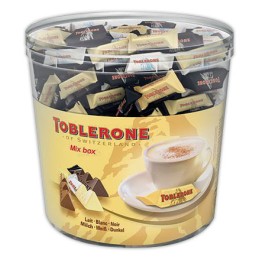 1 Boîte mini-Toblerones saveur chocolat : lait, noir et blanc